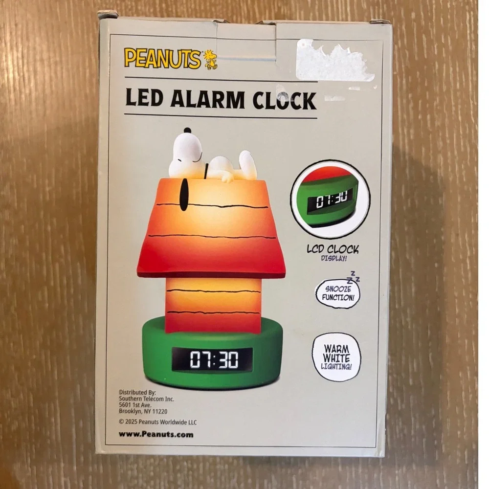 Peanuts Snoopy Doghouse LED Alarm Clock Ambient Light USB Powered New